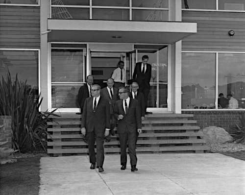 Visitors to Tid